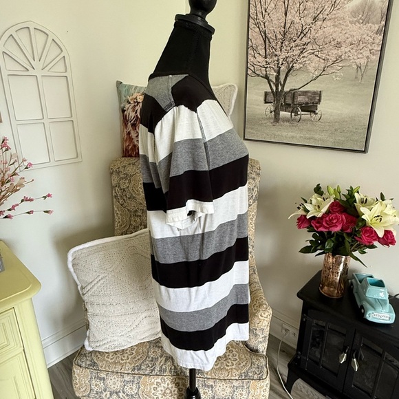 Express Black and Gray Short Sleeve Tee - Picture 5 of 5